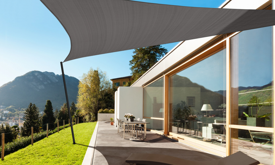 Voile d’ombrage, parasol ou pergola ?